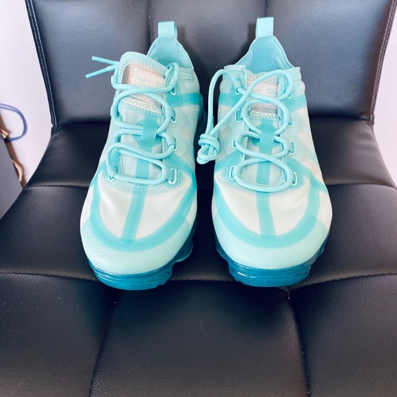 Nike Woman’s Vapormax 2019 - Picture 2 of 6